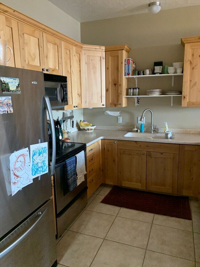 Building Photo - Luxury Living in Downtown Provo