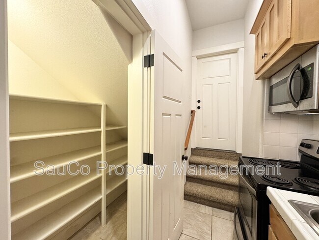 Building Photo - 3340 SW 12th Ave