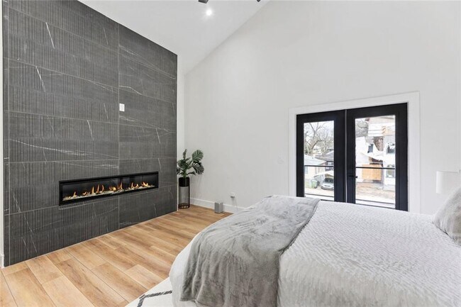 Building Photo - 582 Hope St SW