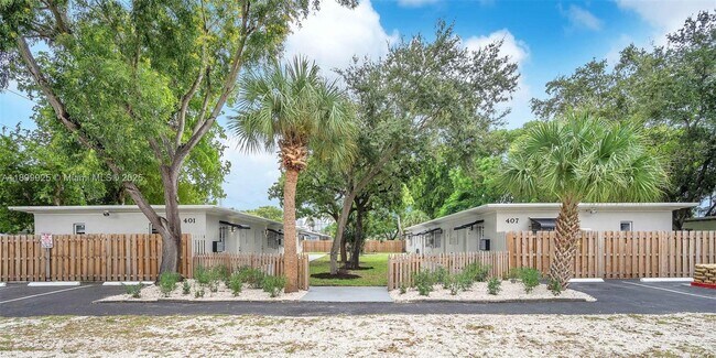 Building Photo - 401 SE 14th Ct