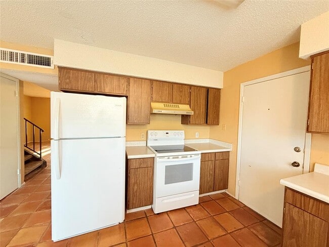 Building Photo - 9611 Blue Creek Ln