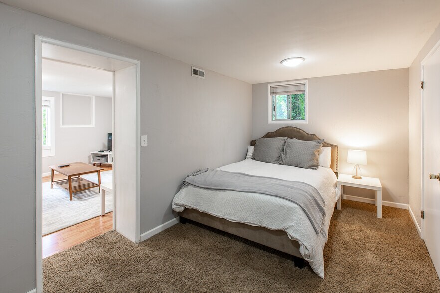 Building Photo - 2401 Birch Ln