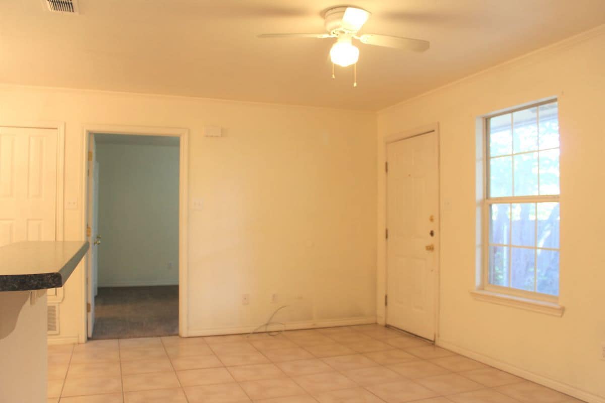 Living Room - 2575 W Denman St