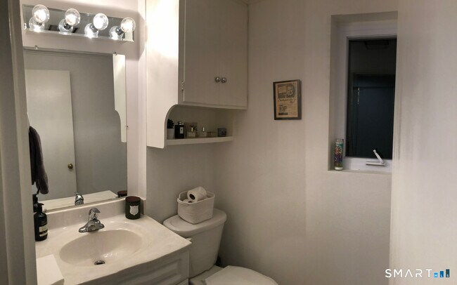 Building Photo - 525 Munger Ln