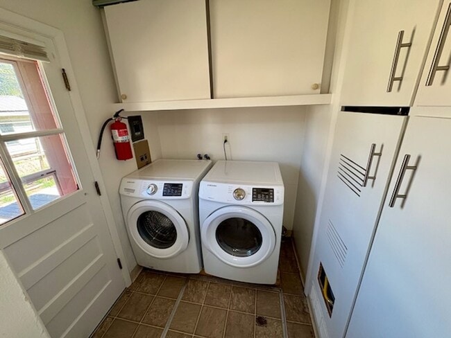 Building Photo - Charming 2 bedroom / 1 bath duplex in the heart of Lafayette