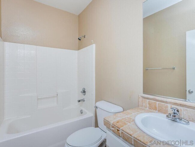 Building Photo - 425 S Meadowbrook Dr