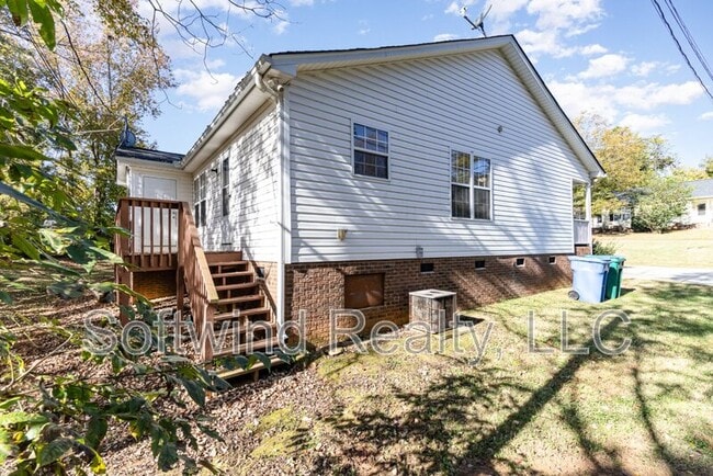 Building Photo - 1519 Elmwood Ave