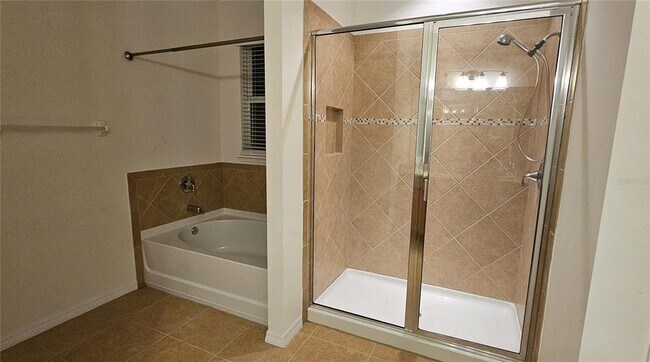 Building Photo - 12425 Fairlawn Dr