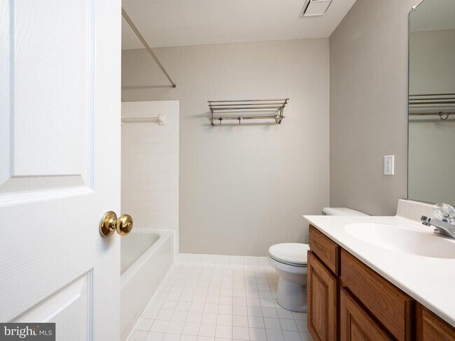 Building Photo - 3766 Tonbridge Pl