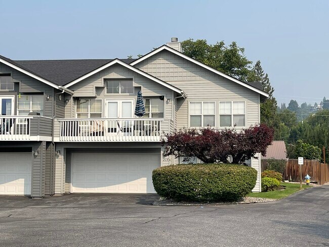 Building Photo - 217 E Pkwy Dr