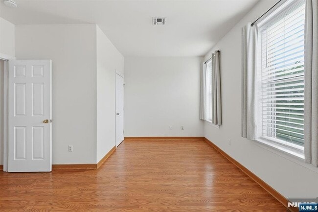 Building Photo - 394 Woodlawn Ave