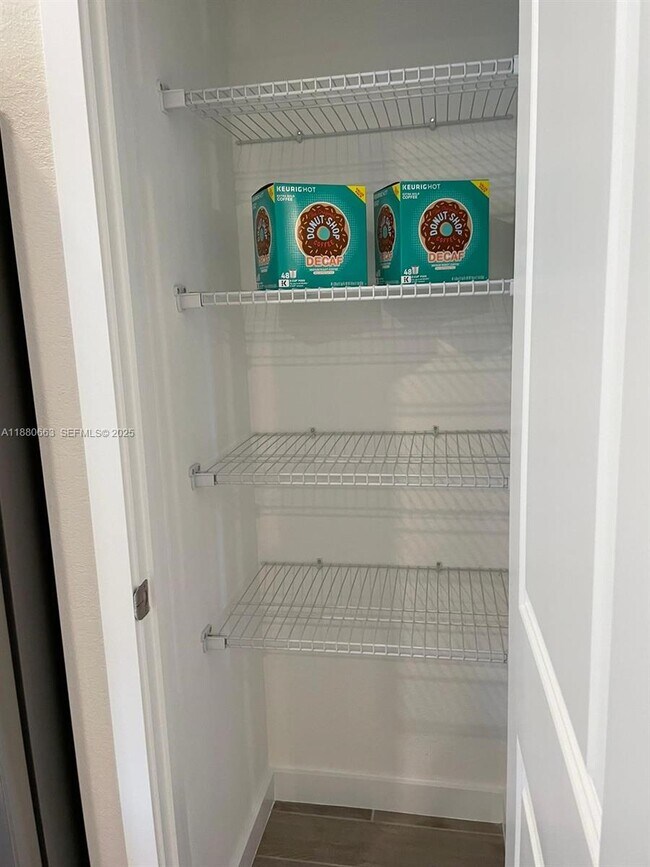 Building Photo - 2423 SE 11th St