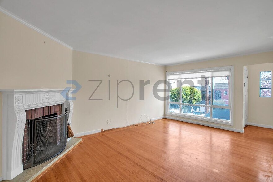 Building Photo - Unit