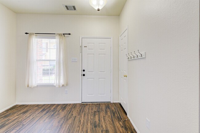 Building Photo - 3930 Mossy Pl Ln