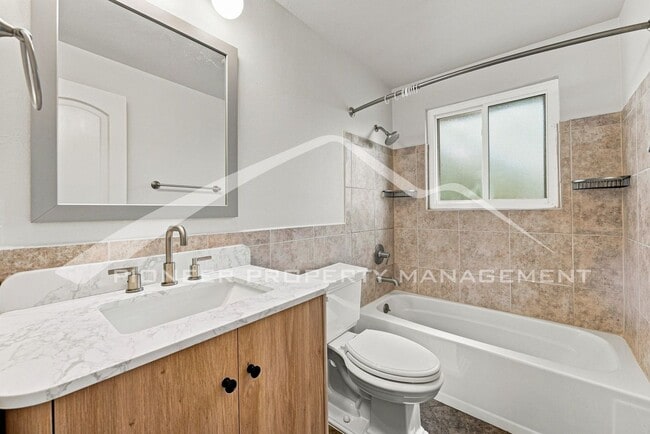 Building Photo - Charming Home with Washer/Dryer and 2-Car Garage