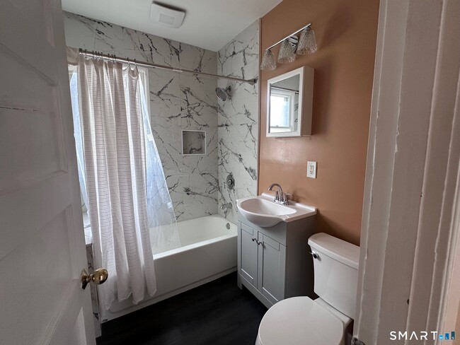 Building Photo - 22-24-24 Bushnell St