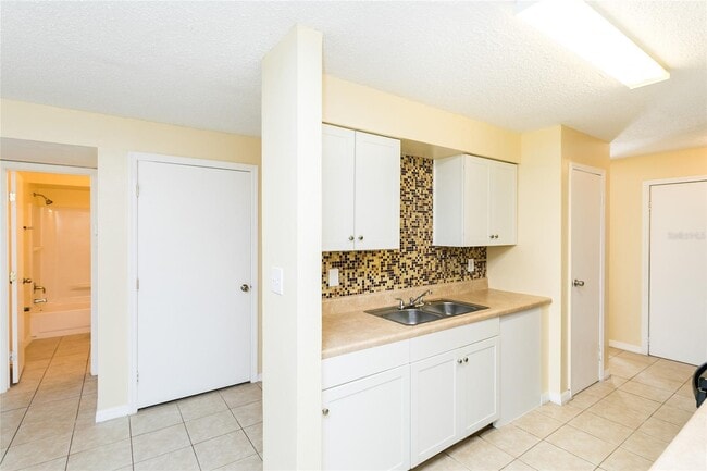 Building Photo - 296 Flower Ln