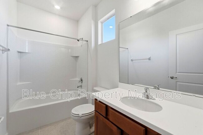 Building Photo - 211 Ballo Dr