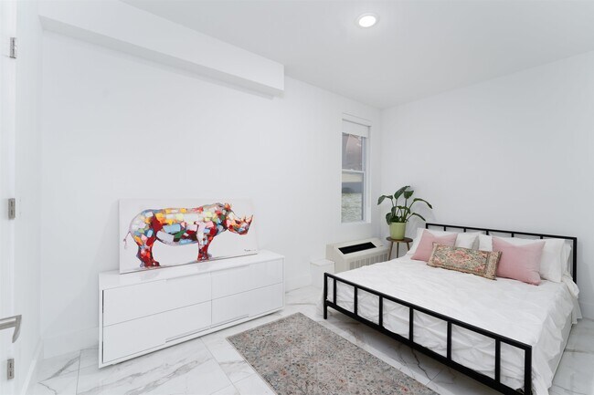 Building Photo - 8621 River Rd