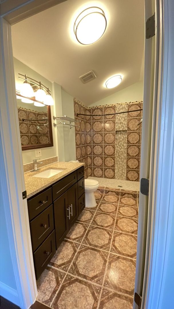 Building Photo - Rare Opportunity on nearly 3 acres!