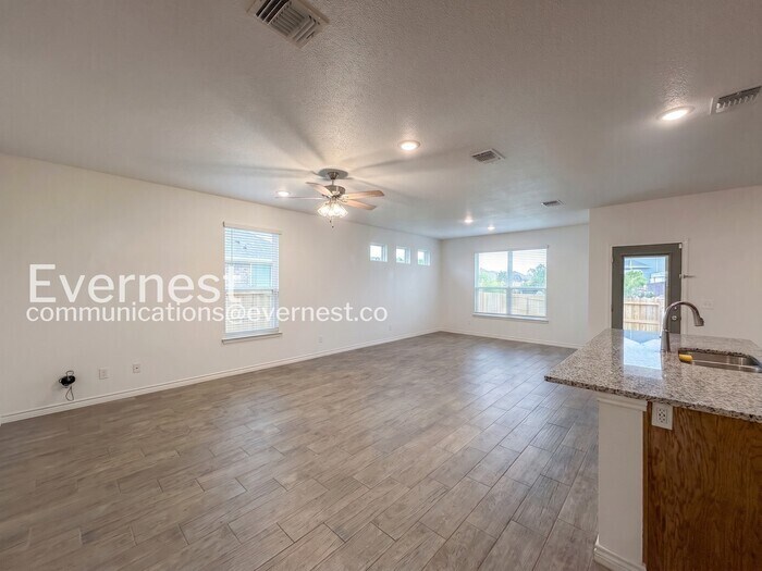 Building Photo - 621 Old Glory Rd