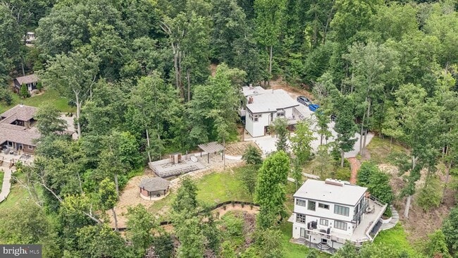 Building Photo - 1816 Woods Rd