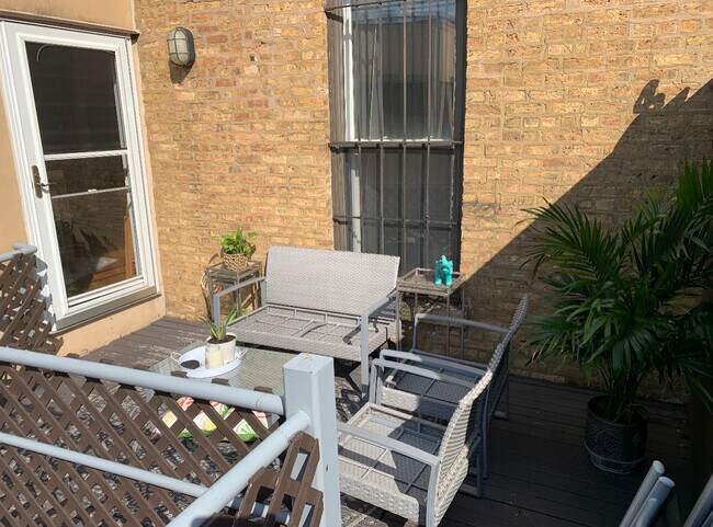 Deck Sitting Area - 1708 N Bissell St