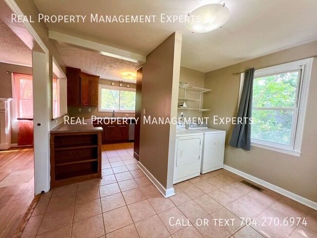 Building Photo - 1105 Balthis Dr