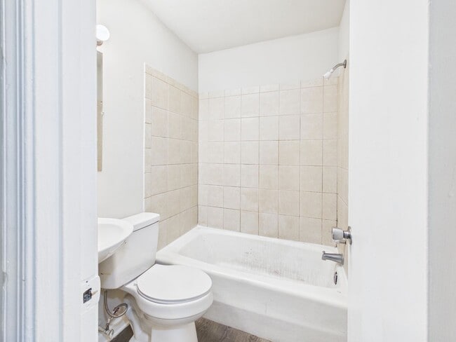 Building Photo - 838 S Jones St