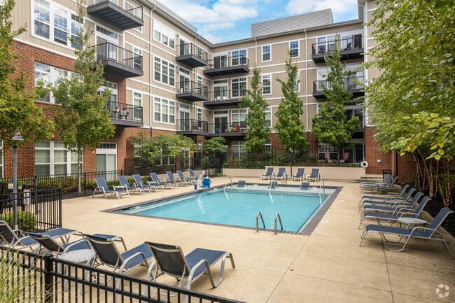 Outdoor Pool - Statehouse Highline on 9th