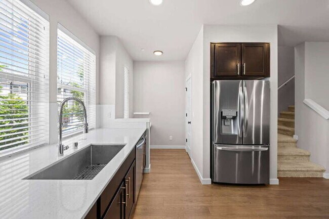 Building Photo - 13717 Admiralty Way