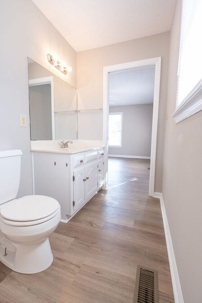 Building Photo - 125 Honeytree Dr