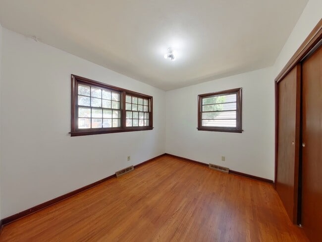 Building Photo - 2321 W Sunnybrook St