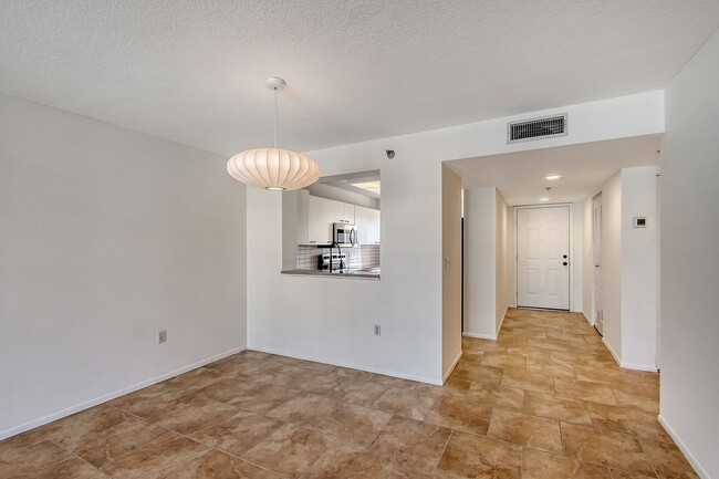 Building Photo - Completely Updated 2 Bed 2 Bath In Ironwoo...