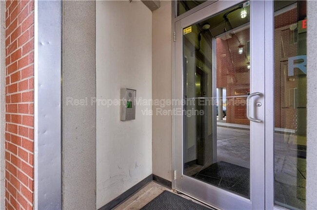 Building Photo - 1 NE 2nd St