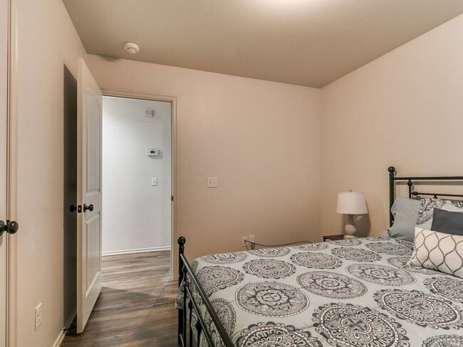 Building Photo - Modern 3BR/2BA Duplex | All Utilities Included | Downtown Edmond