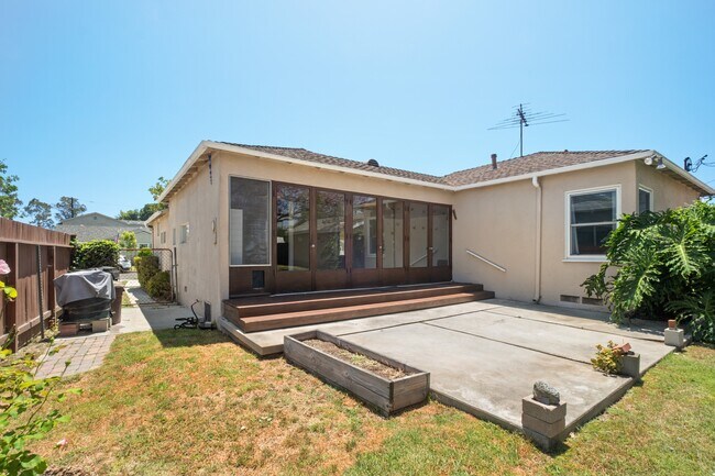 Building Photo - 5342 Emporia Ave