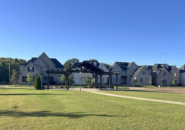 Building Photo - 607 Covington Walk Ln S