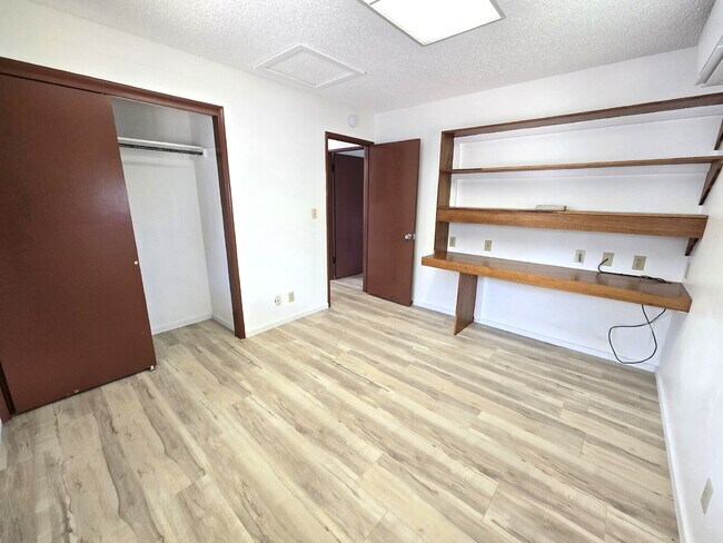 Building Photo - Renovated 2br/1ba Halawa Heights Cottage with Pearl Harbor Views!