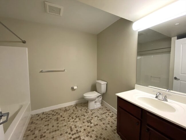 Building Photo - 20 Pond St