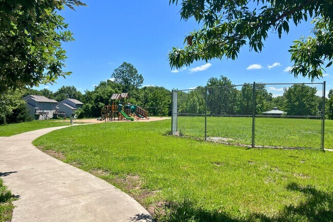 Building Photo - 2509 Hollyhock Dr