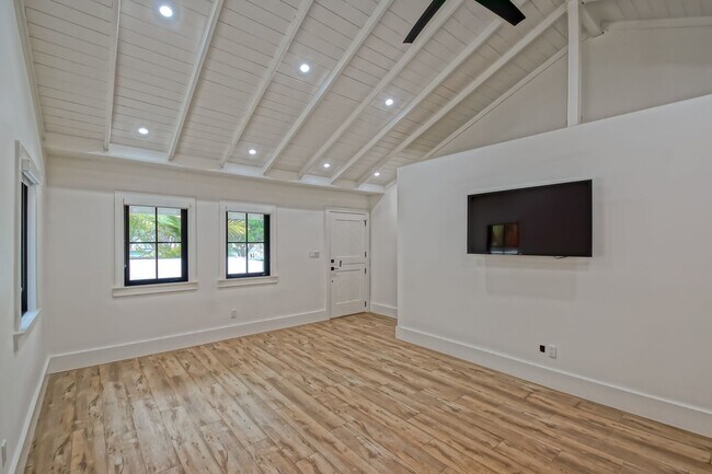 Building Photo - Completely Remodeled, Custom 3BR2BA Home w/ Spacious Floorplan, Amazing Indoor/Outdoor Space, Gat...