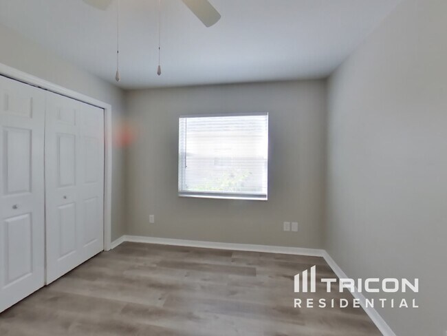 Building Photo - 653 Sand Ridge Dr