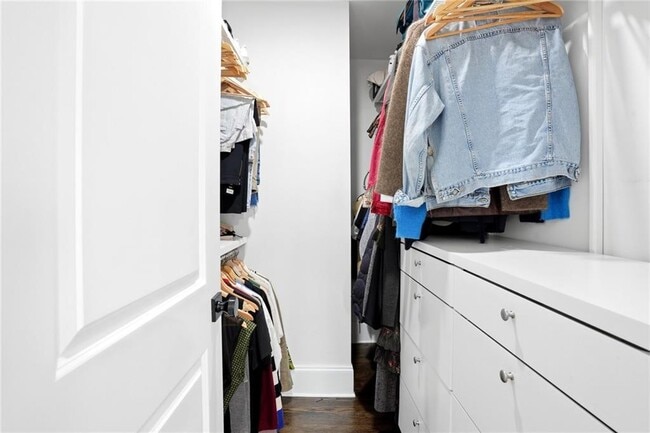 Building Photo - 496 Shannon Dr SW