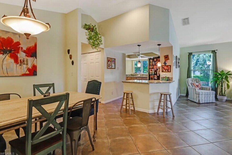 Building Photo - 9840 Luna Cir