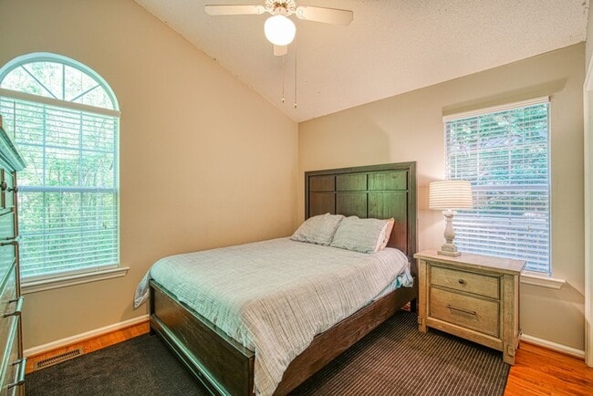 Building Photo - Adorable 2 BR, 2 BA Home - Greater North Main Area, Greenville