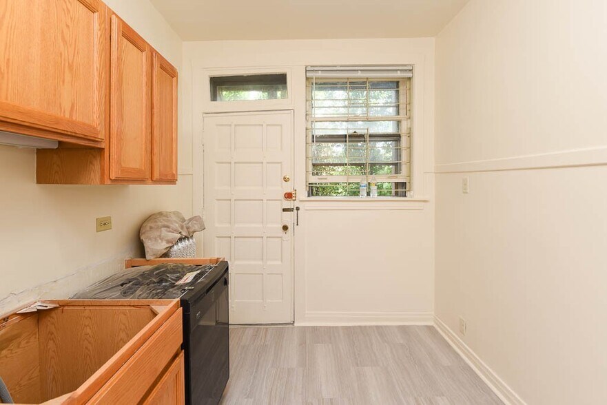 Building Photo - 3508 N Wolcott Ave