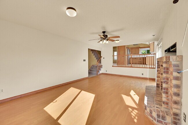 Building Photo - $2,395.00 - 4 Bedrooms, 3.5 Bathrooms, Sin...