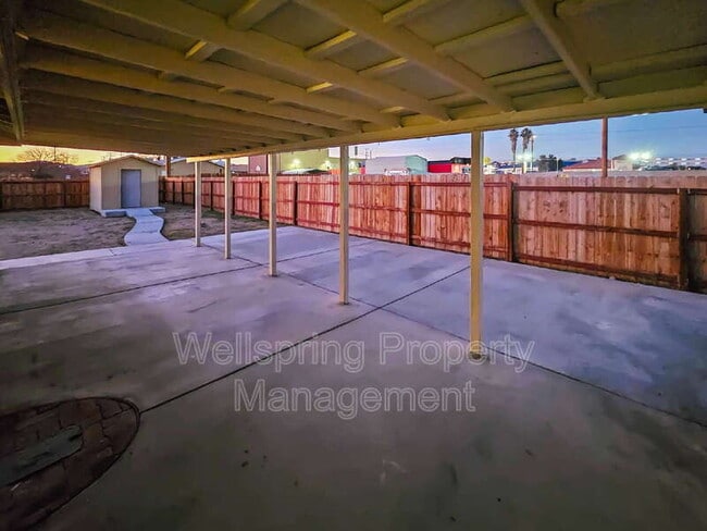 Building Photo - 117 S Silver Ridge St