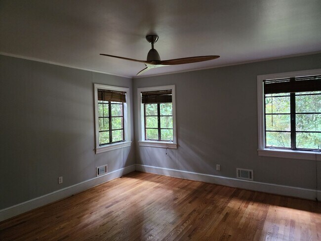 Building Photo - Ranch Home in Newton